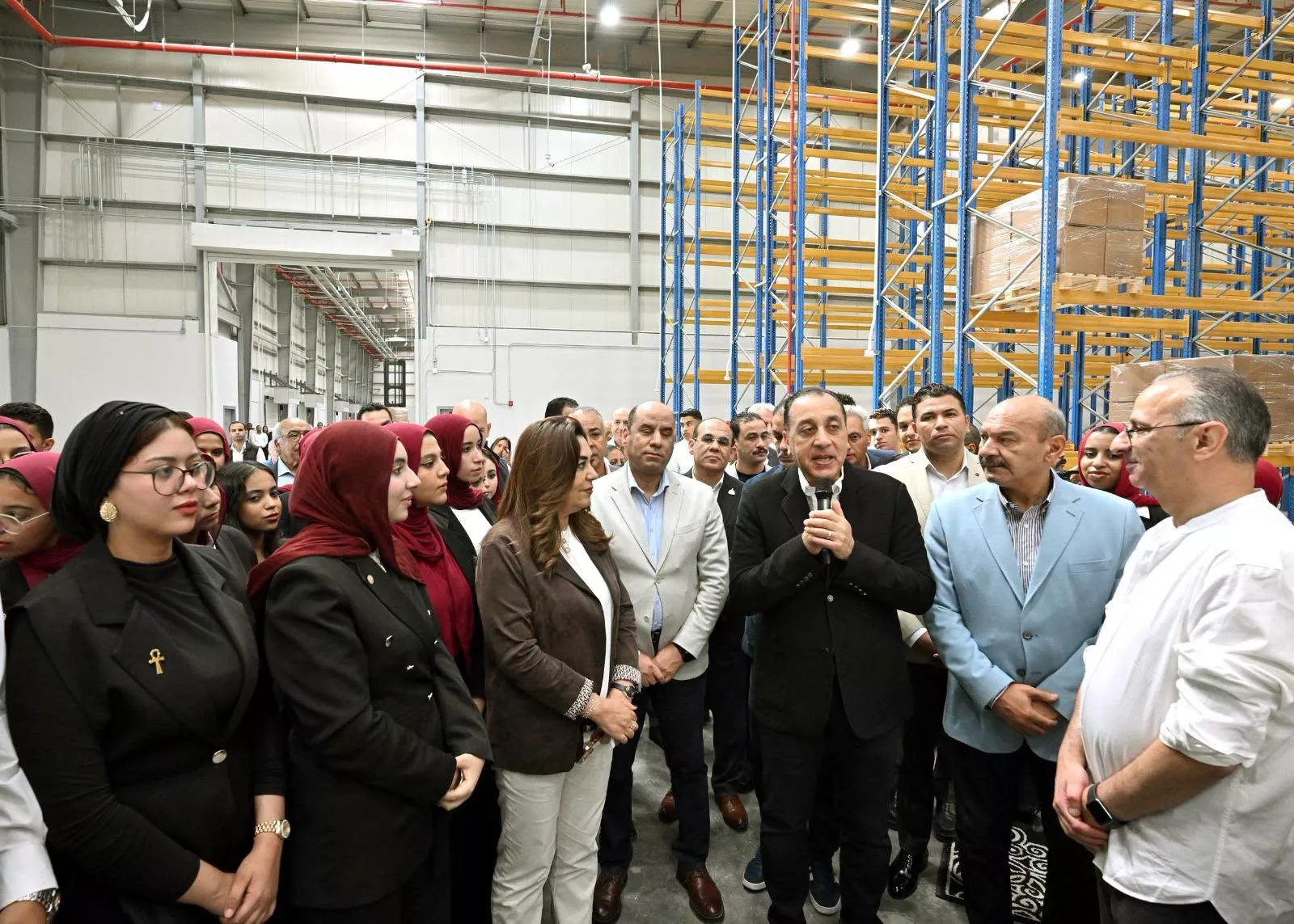 رئيس الوزراء يفتتح مستودع السويس الاستراتيجي للسلع الغذائية بحي عتاقة