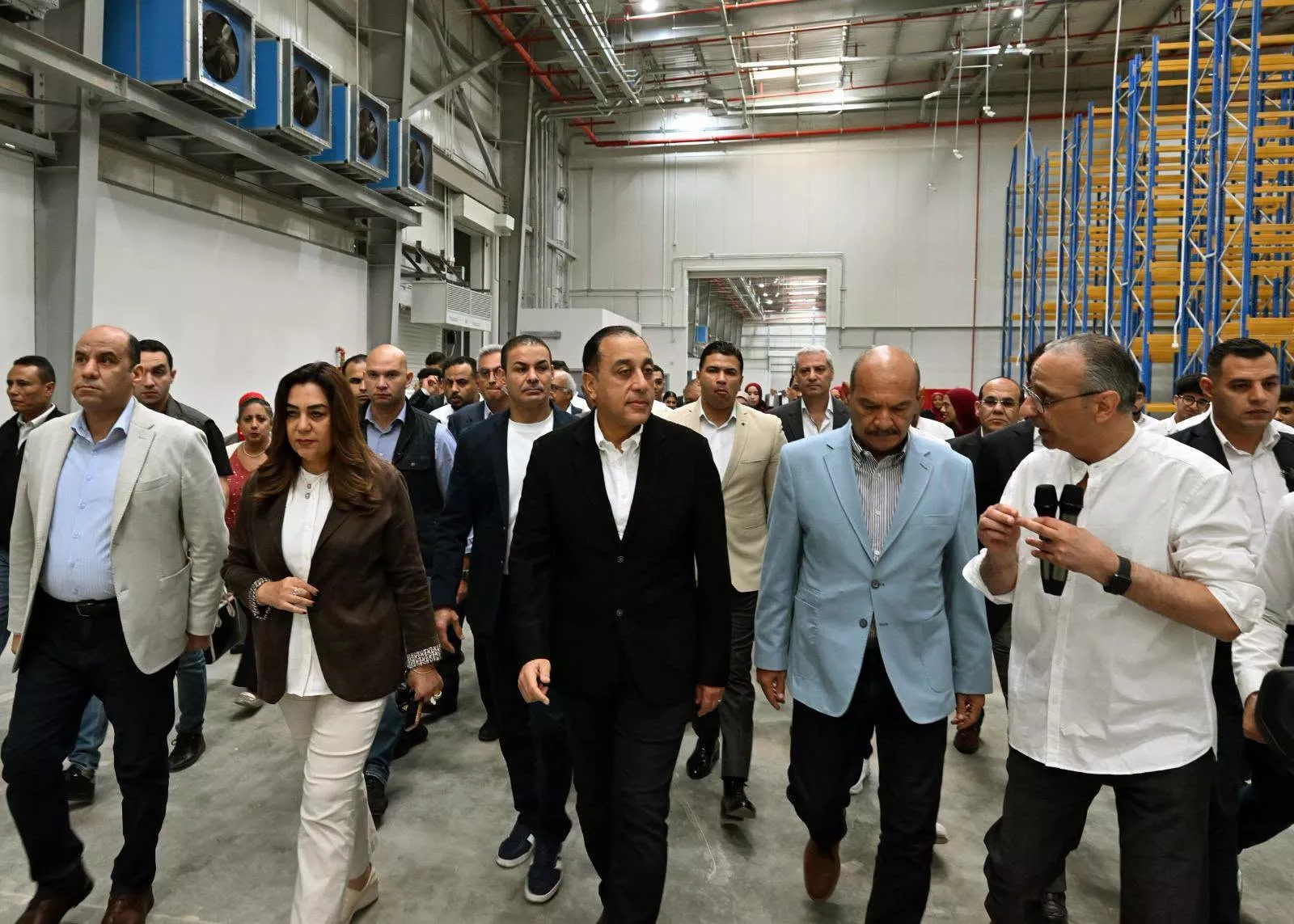 رئيس الوزراء يفتتح مستودع السويس الاستراتيجي للسلع الغذائية بحي عتاقة