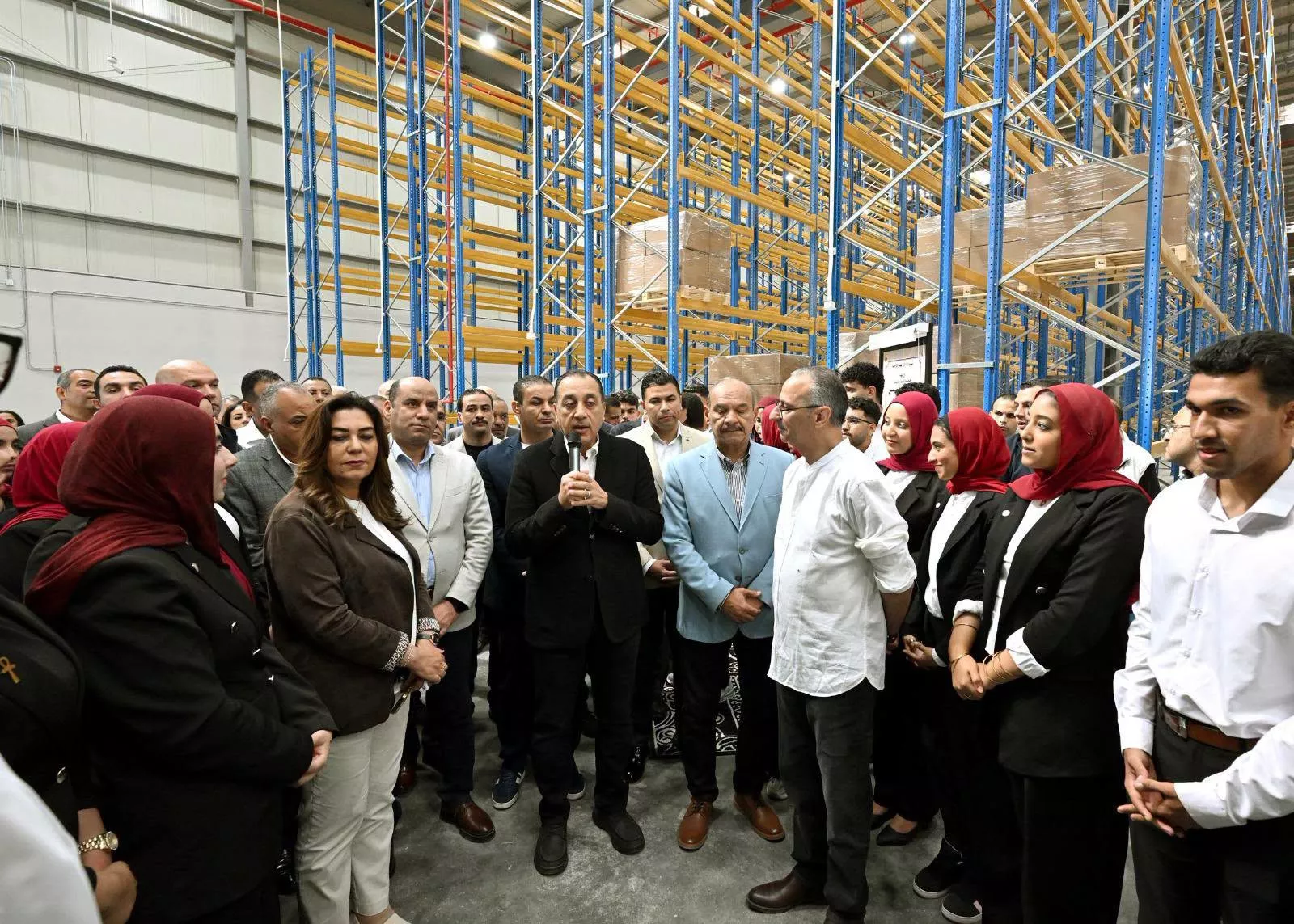 رئيس الوزراء يفتتح مستودع السويس الاستراتيجي للسلع الغذائية بحي عتاقة
