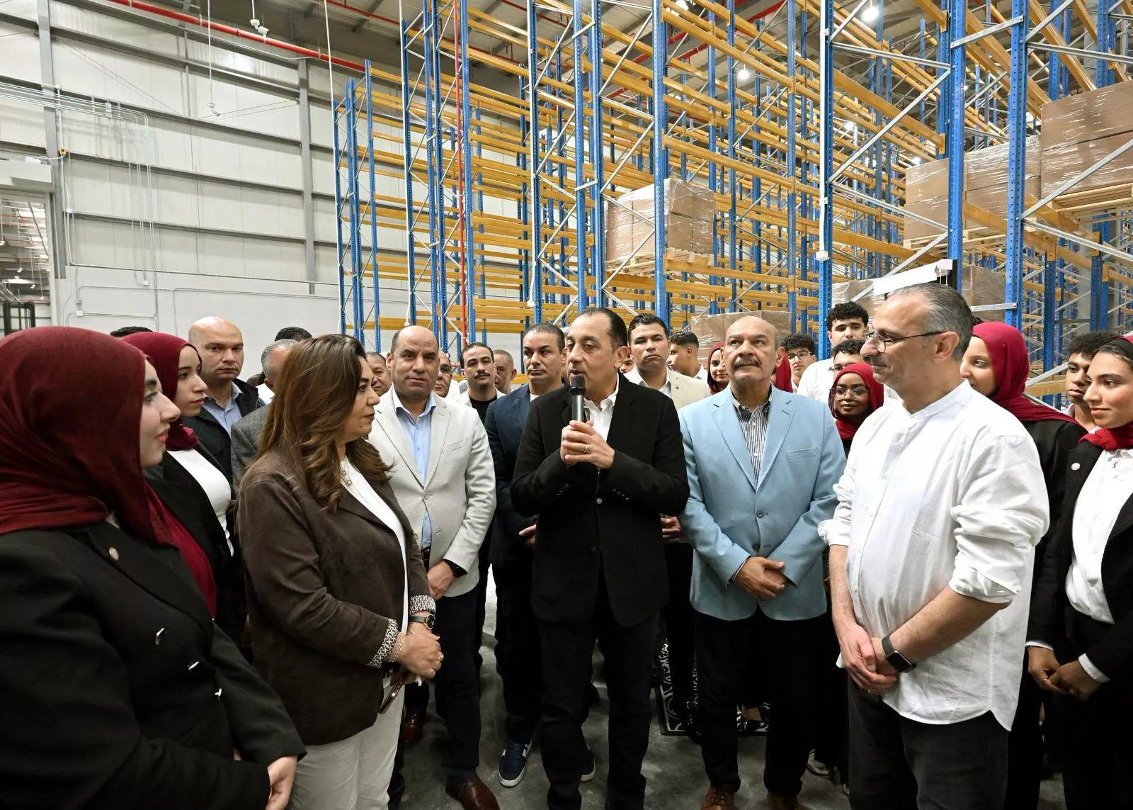 رئيس الوزراء يفتتح مستودع السويس الاستراتيجي للسلع الغذائية بحي عتاقة