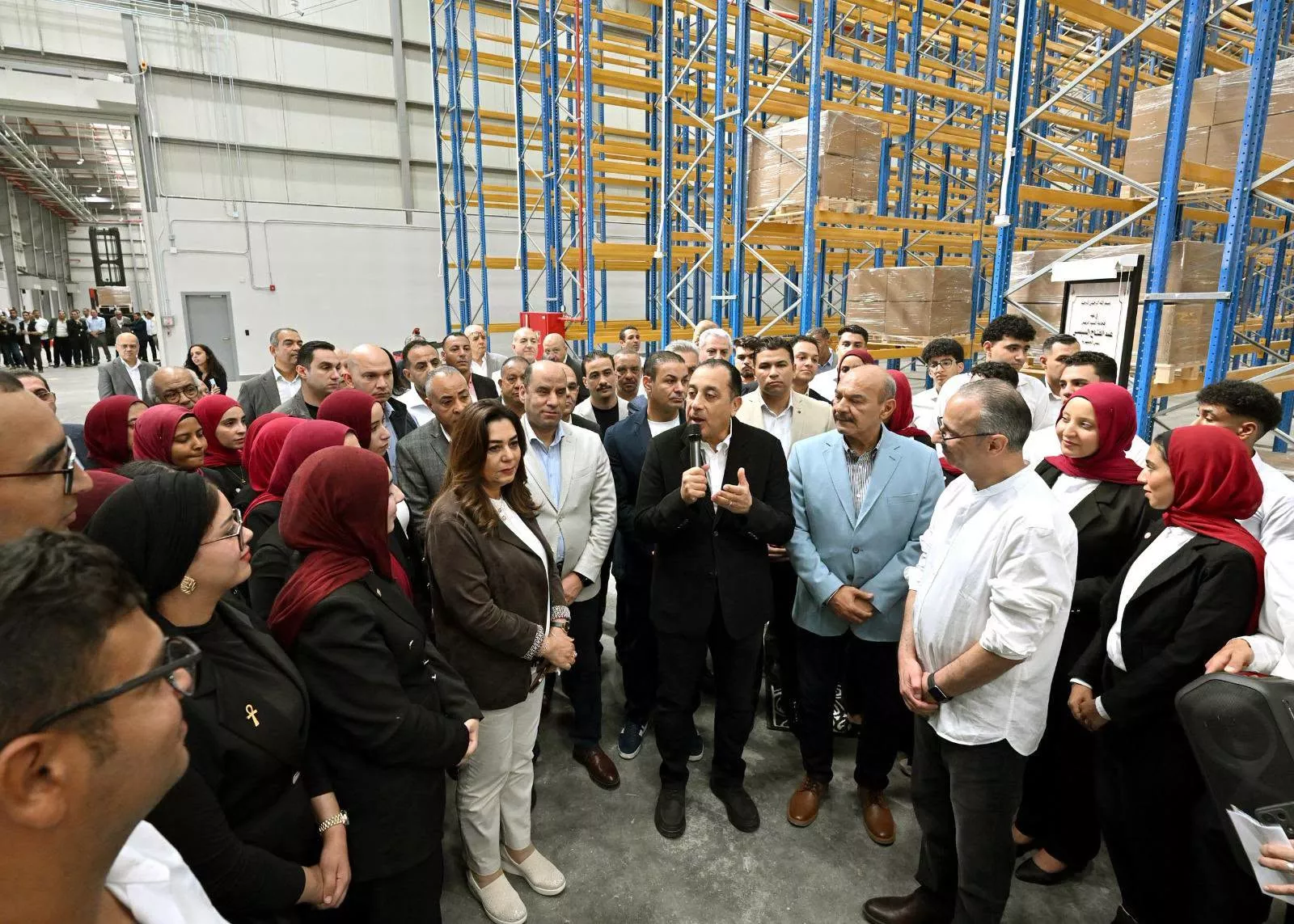 رئيس الوزراء يفتتح مستودع السويس الاستراتيجي للسلع الغذائية بحي عتاقة