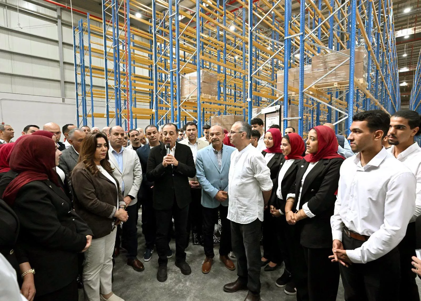رئيس الوزراء يفتتح مستودع السويس الاستراتيجي للسلع الغذائية بحي عتاقة