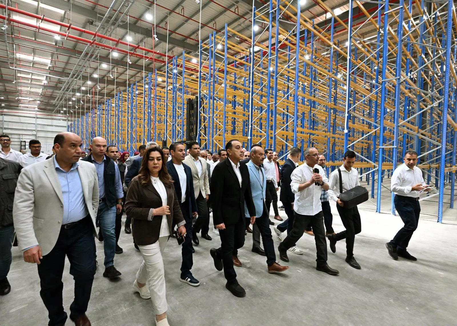 رئيس الوزراء يفتتح مستودع السويس الاستراتيجي للسلع الغذائية بحي عتاقة