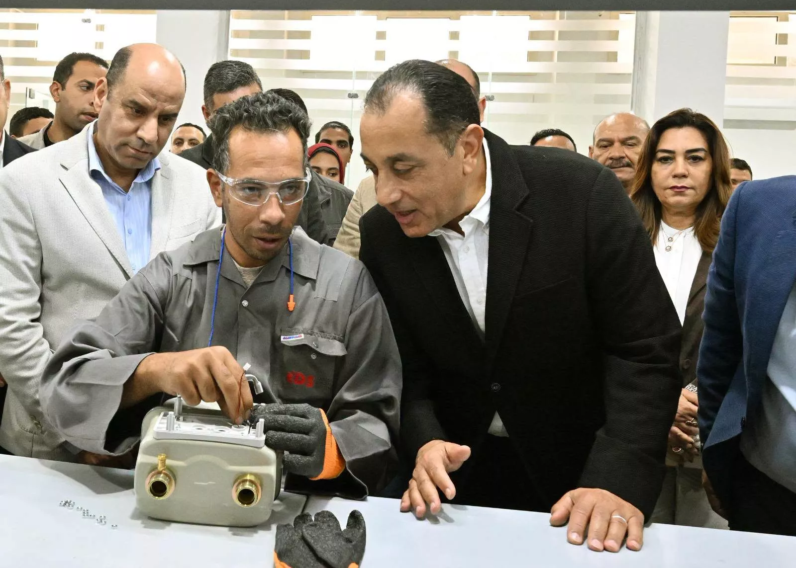رئيس الوزراء يفتتح مصنع إنتاج وتجميع الطلمبات الرقمية