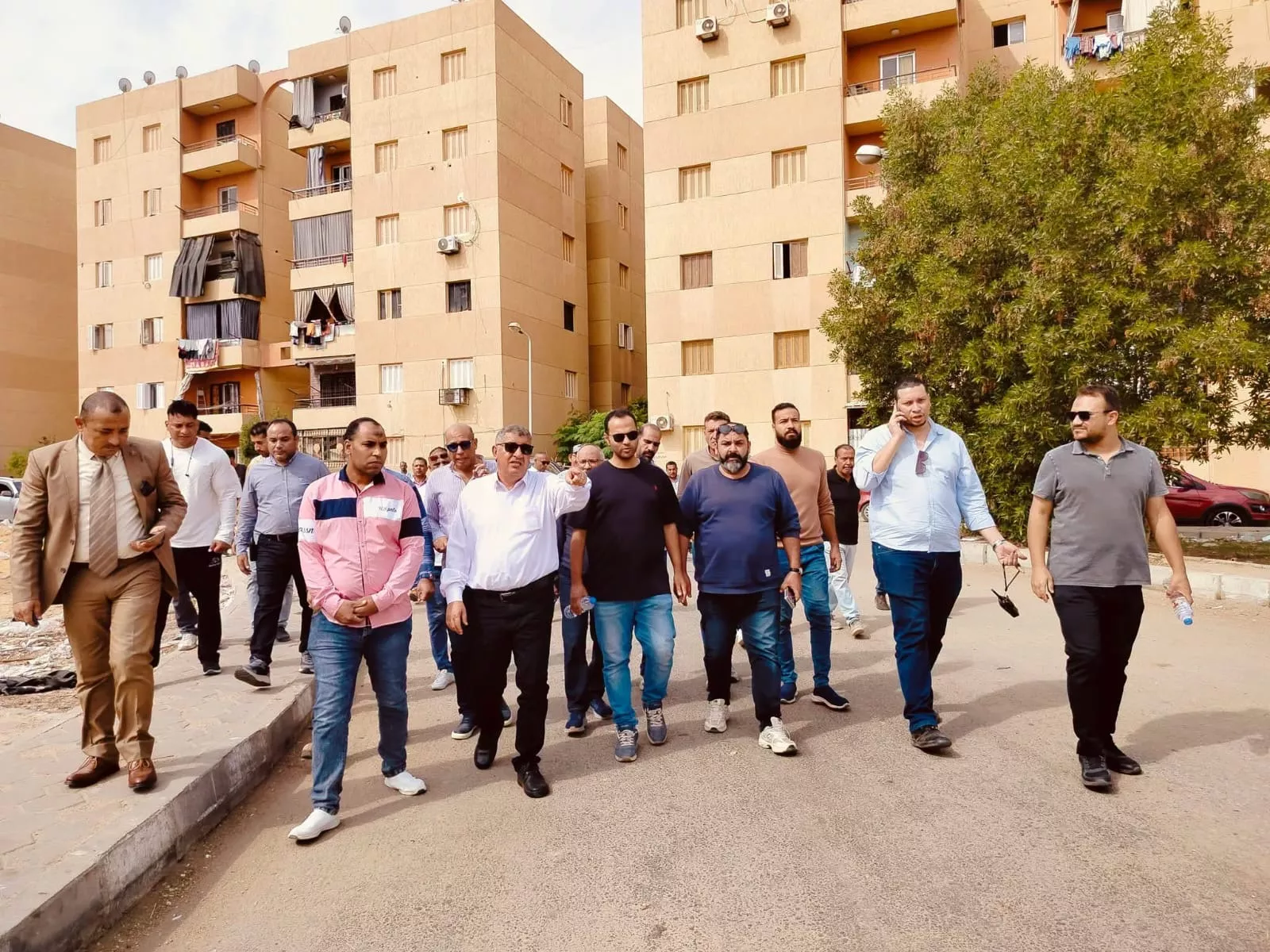 مسئولو الإسكان يتابعون المشروعات السكنية بحدائق أكتوبر