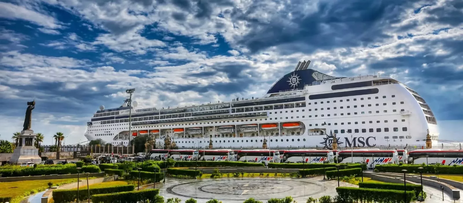 ميناء غرب بورسعيد يستقبل السفينة السياحية MSC LIRICA على متنها 2420 فردًا
