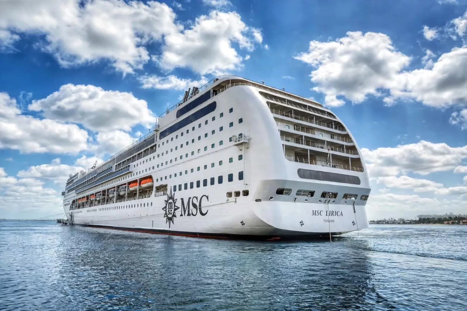 ميناء غرب بورسعيد يستقبل السفينة السياحية MSC LIRICA على متنها 2420 فردًا