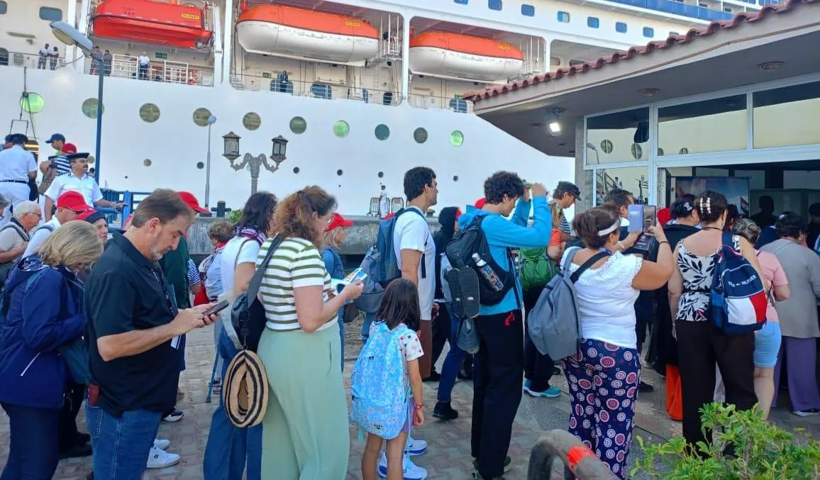 ميناء غرب بورسعيد يستقبل السفينة السياحية MSC LIRICA على متنها 2420 فردًا
