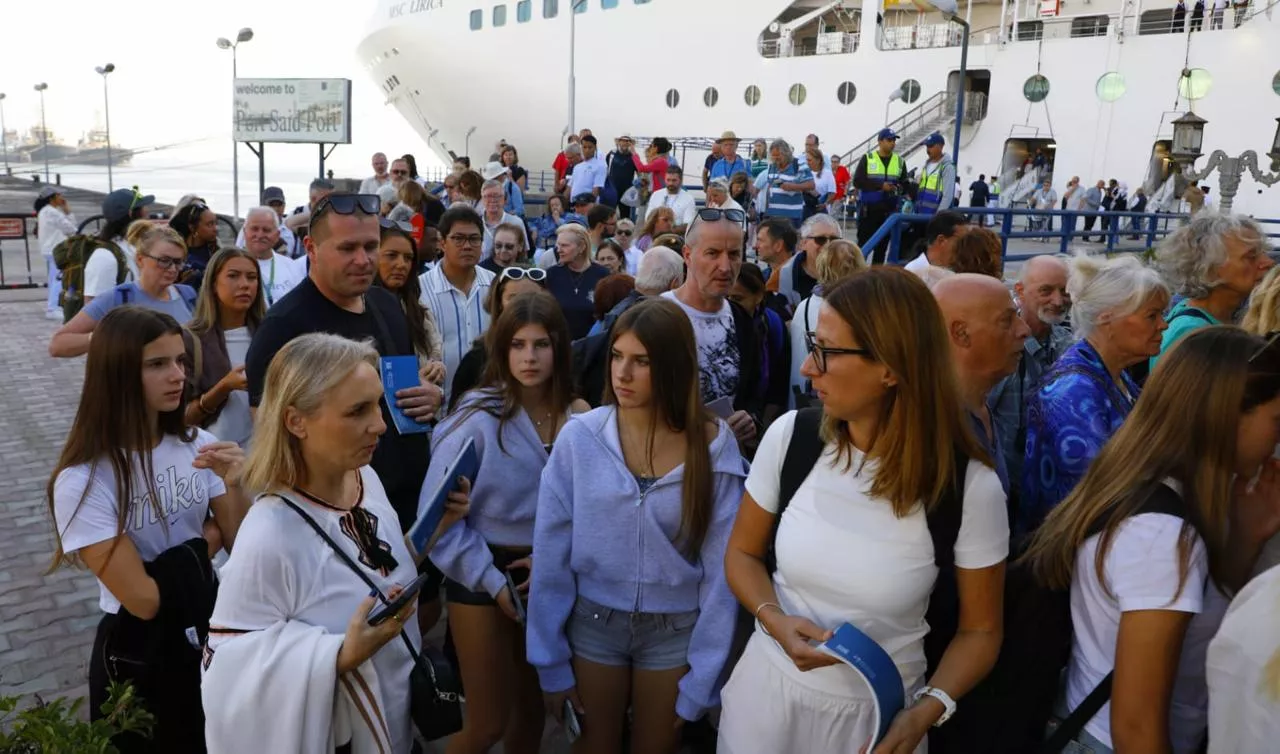 ميناء غرب بورسعيد يستقبل السفينة السياحية MSC LIRICA على متنها 2420 فردًا