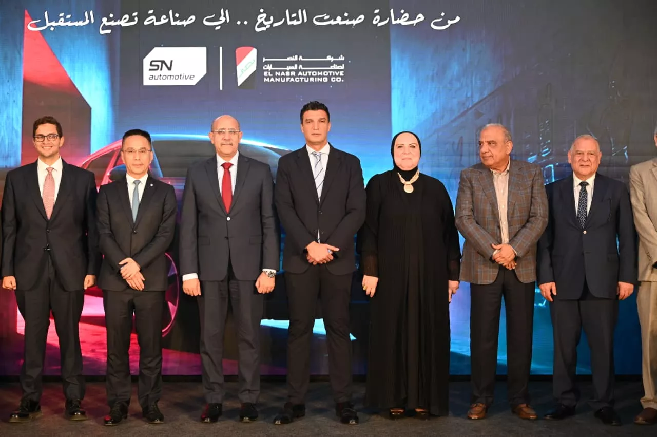 وزيرا الصناعة والكهرباء يشهدان إطلاق إنتاج أول سيارة كهربائية 