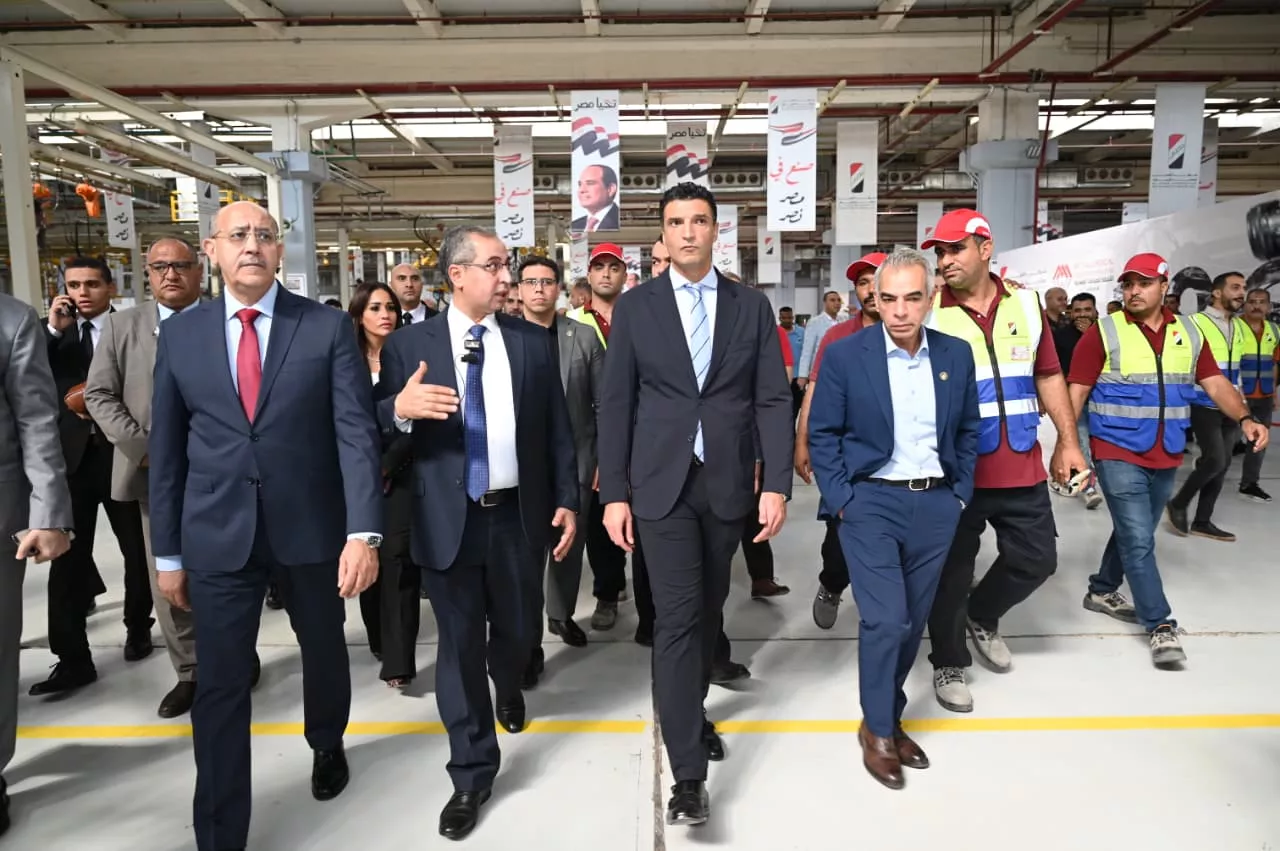 وزيرا الصناعة والكهرباء يشهدان إطلاق إنتاج أول سيارة كهربائية 