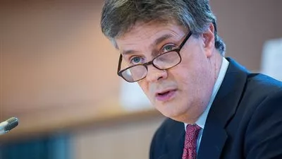 الإتحاد الأوروبي يوافق رسمياً على القيود الرأسمالية اليونانية