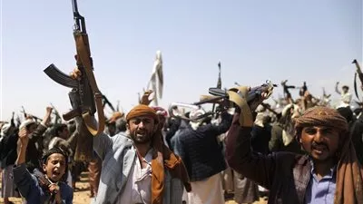 بالفيديو.. قصف عشوائي لميليشيات الحوثين على 
