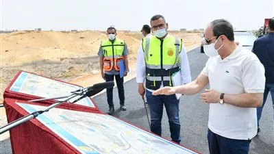 السيسي يتفقد الأعمال الإنشائية لتطوير الطرق والمحاور بالقاهرة الكبري