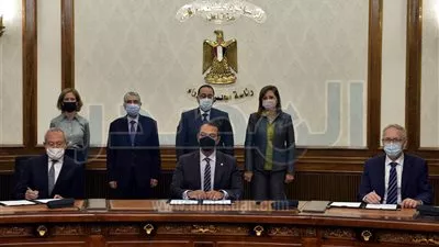 رئيس الوزراء يشهد توقيع اتفاقية إنتاج الهيدروجين الأخضر فى العين السخنة 