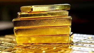 الذهب يسجل أعلى مستوى في 4 أسابيع مع تراجع الدولار وارتفاع الطلب