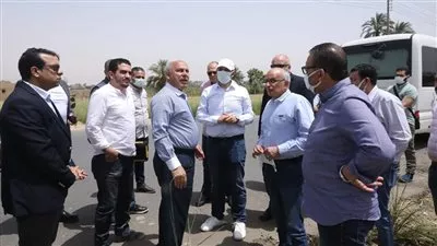 «الوزير» يتابع أعمال تنفيذ الجسور الترابية لمشروع الخط الثاني للقطار الكهربائي السريع 