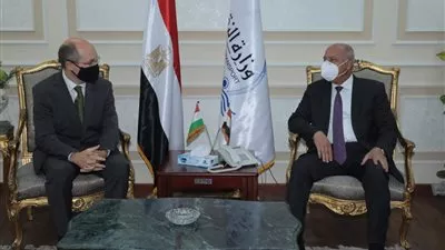 وزير النقل يبحث مع سفير المجر تدعيم التعاون المشترك