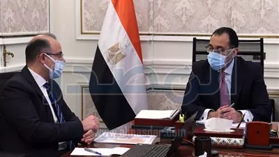 رئيس الوزراء يلتقي رئيس مجلس إدارة البورصة المصرية 
