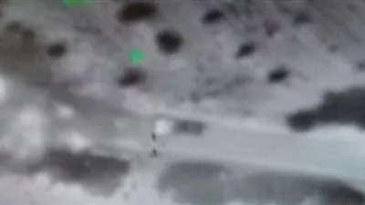 بالصور .. المتحدث العسكرى ينشر صوراً لإستهداف عربات عناصر إرهابية فى سيناء