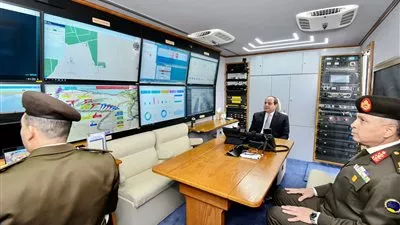 السيسي يتفقد مركز التحكم والمتابعة للشبكة الوطنية للطوارئ والسلامة العامة
