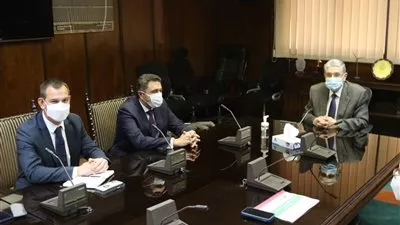 وزير الكهرباء يتابع مع «شنايدر إلكتريك» أعمال تطوير مراكز التحكم