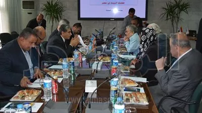 وزير البيئة يبحث مع أعضاء 