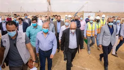 وزير النقل يتفقد أعمال تطوير ميناء العين السخنة