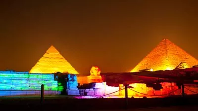 «قطاع الأعمال»: مزايدة عالمية لتطوير منطقة الصوت والضوء بالأهرامات