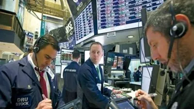 أسهم أوروبا تنخفض ومؤشر فايننشال تايمز البريطاني يصعد لمستوى قياسي