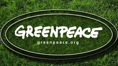 بالفيديو.. نشطاء يحتجون على منصة نفطية ضد التنقيب  بالقطب الشمالي