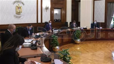 «مدبولى» يستعرض آثار ارتفاع سعر الصرف في موازنات الشركات