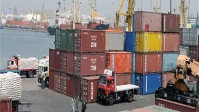 تداول 27 سفينة حاويات وبضائع بموانئ بورسعيد