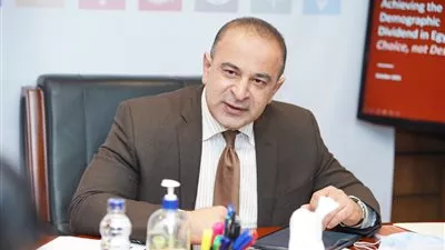 نائب وزيرة التخطيط يبحث مع وفد البنك الدولي وضع تقرير العوائد الديموغرافية لمصر