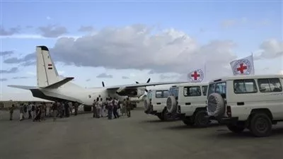 بالفيديو.. وصول أول طائرتين محملتين بالمساعدات الطبية إلى 