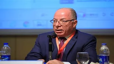 حلمي النمنم يلتقي بالمثقفين لبحث القضايا التي طرحت خلال لقاء 