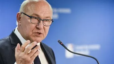 وزير المالية الفرنسي يدعو اليونان لتقديم مقترحات جديدة بعد رفض خطة الإنقاذ