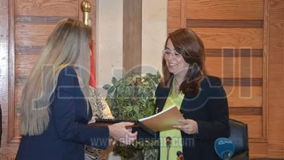 توقيع عقد مشروع إحلال وتجديد سيارات 