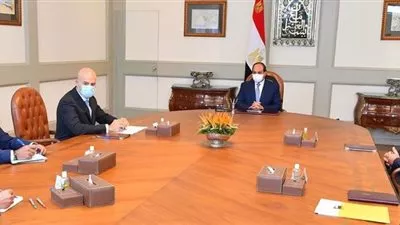 السيسى يبحث مع «إينى» التوسع بأنشطة التنقيب عن الغاز والبترول فى مصر