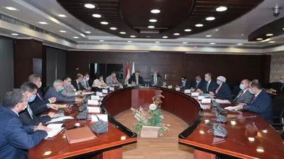 ‫وزيرا قطاع الأعمال والنقل يبحثان آليات تطوير الأسطول التجارى المصرى