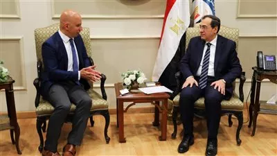 وزير البترول يبحث مع «جنرال اليكتريك» التعاون في مجال الاستدامة وخفض الانبعاثات 