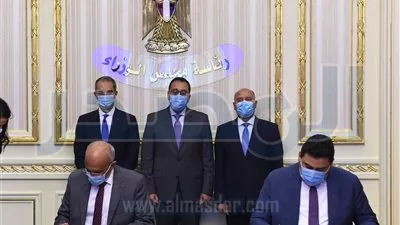 «مدبولى» يشهد اتفاقية تسوية بين «الطرق والكبارى» والمصرية للاتصالات