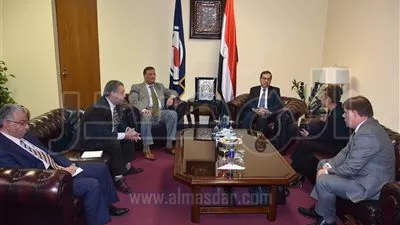 وزير البترول يبحث تعزيز التعاون مع 