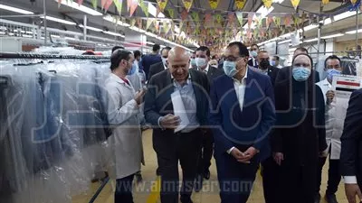 «مدبولي» يتفقد مصنع العرفة للاستثمارات والاستشارات خلال زيارته للعاشر من رمضان