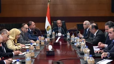 بالأرقام.. رئيس الوزراء يستعرض دراسات الجدوى لمشروعات النقل (صور)