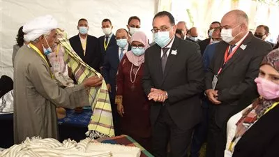 رئيس الوزراء يتفقد معرض يوم المدن العالمي 2021 بالأقصر