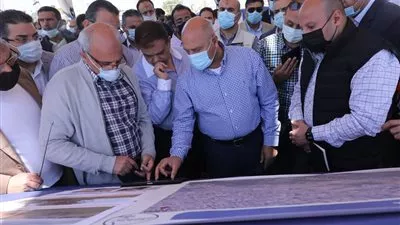 وزير النقل يتفقد مشروع الخط الأول للقطار الكهربائى السريع