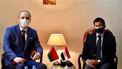 وزير الشباب يبحث مع سفير بيلاروسيا تعزيز التعاون المشترك