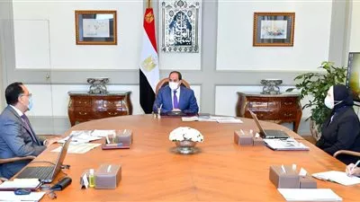 السيسى يوجه بتسهيل إجراءات التعاقد على وحدات «المجمعات الصناعية»
