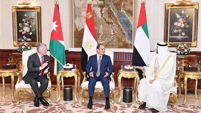 السيسي يؤكد تطلع مصر لتعزيز التعاون البناء بين مصر والأردن والإمارات